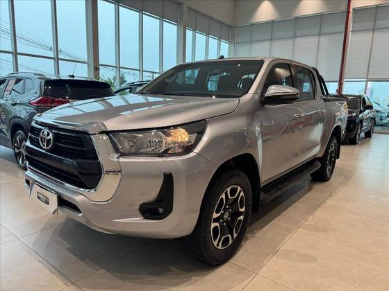 TOYOTA HILUX 2.8 D-4D TURBO DIESEL CD SRV 4X4 AUTOMÁTICO TOYOTA HILUX 2.8 D-4D TURBO DIESEL CD SRV 4X4 AUTOMÁTICO